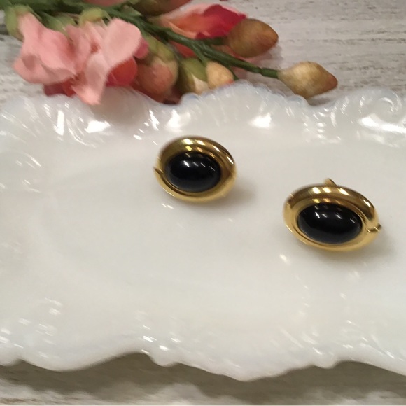 CLEARANCE Vintage Monet Clip On Earrings - Picture 2 of 5